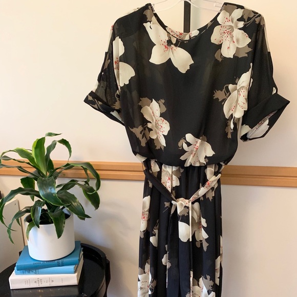 Dresses & Skirts - Marsi brand dress with flowers